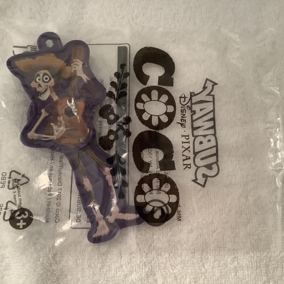 Disney Coco Subway Héctor Backpack Clip NIP - Picture 1 of 4